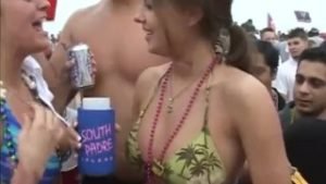 amateur-girls-flashing-tits-spring-break