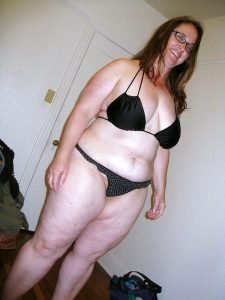 Real Amateur Wives Flashing in Micro Bikini